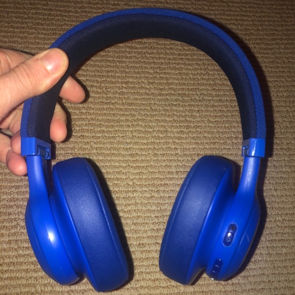 Royal Blue JBL E55BT Slighty Used! - Picture 5 of 5